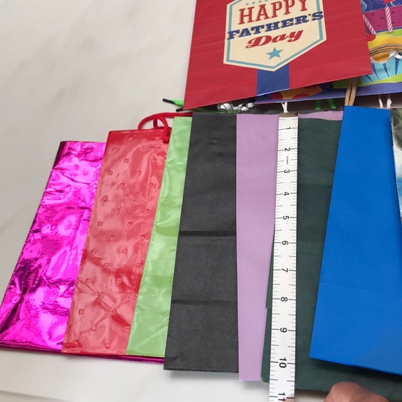 Lot of Assorted Gift Bags - Picture 6 of 8